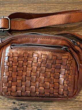 Vilenca Holland Woven Leather Crossbody Bag - Brown